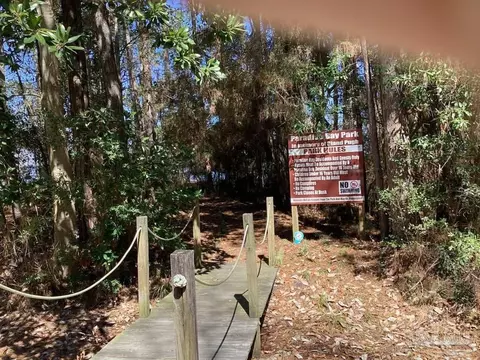 000 Lighthouse Ln, Gulf Breeze, FL 32563