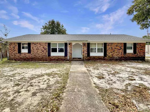 203 Joachim Dr, Gulf Breeze, FL 32561