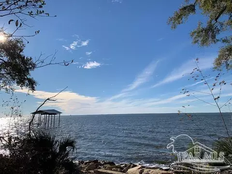 433 S Garcon Point Rd, Milton, FL 32583