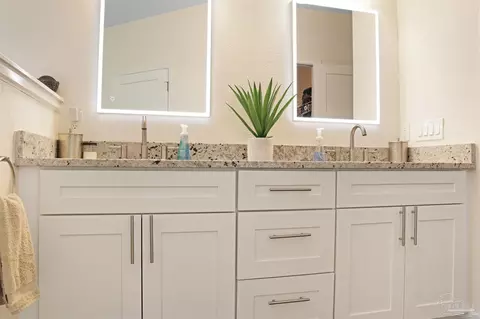 Bath - 4226 N Cambridge Way, Pace, FL 32571 photo 3 of 9