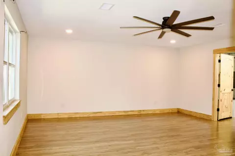 7672 Tuttle Blvd, Milton, FL 32583 photo 9