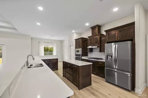 Kitchen - 6506 Cedar Key Dr, Milton, FL 32570 photo 3 of 4