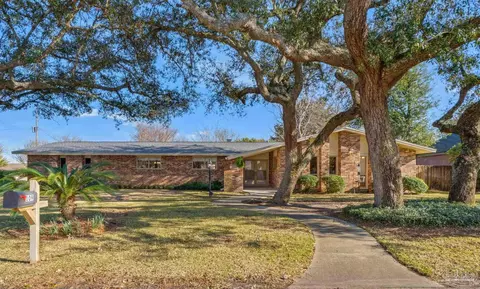 109 Nandina Rd, Gulf Breeze, FL 32561