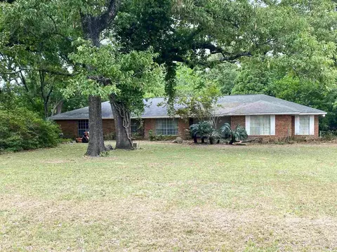 9802 Heather Dr, Cantonment, FL 32533