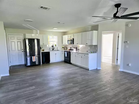 4927 Susan St, Milton, FL 32570