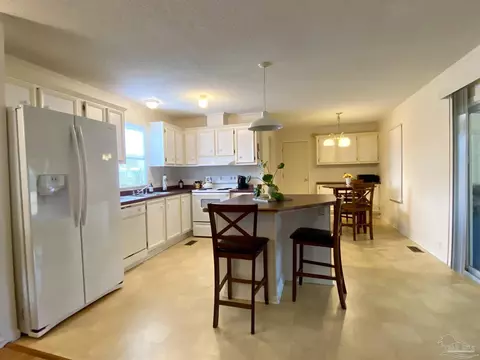 5116 Central Dr, Pace, FL 32571