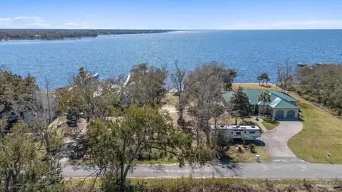 6881 Santa Clara Dr, Navarre, FL 32566