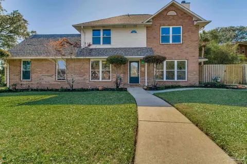 711 Roanoke Ct, Gulf Breeze, FL 32561