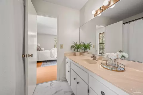 Bath - 2562 Renfroe Rd, Pace, FL 32571 photo 3 of 5