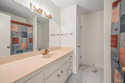 Bath - 2562 Renfroe Rd, Pace, FL 32571 photo 5 of 5