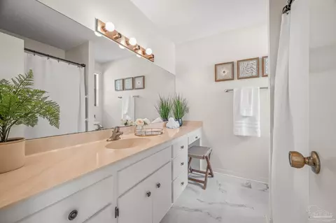Bath - 2562 Renfroe Rd, Pace, FL 32571 photo 1 of 5