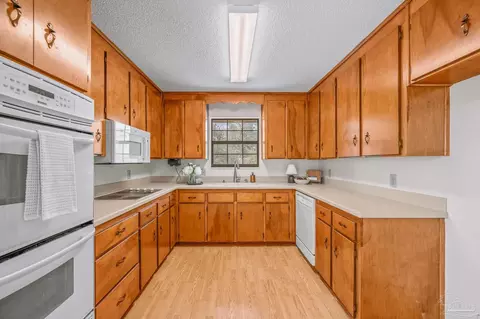 Kitchen - 2562 Renfroe Rd, Pace, FL 32571 photo 3 of 4
