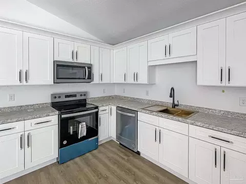 Kitchen - 3241 Damon Dr, Milton, FL 32583 photo 1 of 2