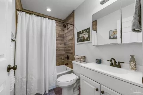 Bath - 5320 Hutto Ln, Jay, FL 32565 photo 2 of 2