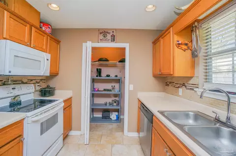 Kitchen - 4290 Castille Ave, Pace, FL 32571 photo 4 of 4