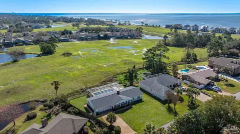 1170 Laguna Ln, Gulf Breeze, FL 32563