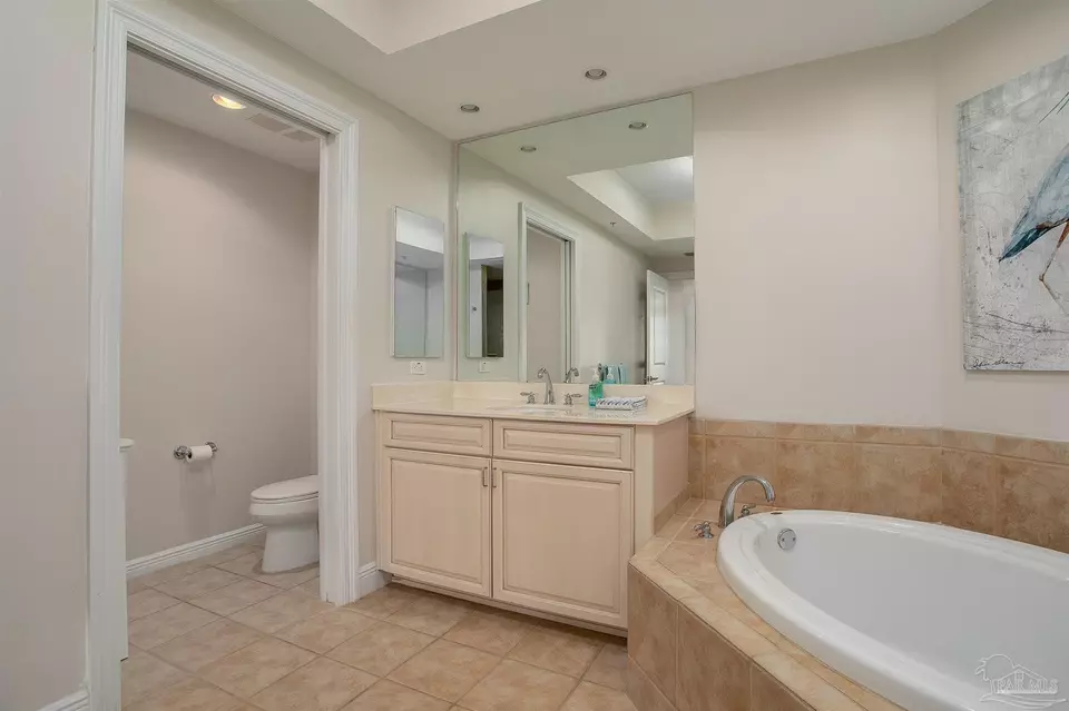 Bath - 645 Lost Key Dr #604, Pensacola, FL 32507 photo 7 of 7