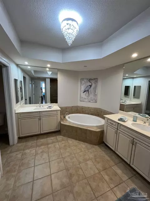 Bath - 645 Lost Key Dr #604, Pensacola, FL 32507 photo 1 of 7