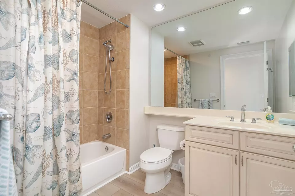Bath - 645 Lost Key Dr #604, Pensacola, FL 32507 photo 5 of 7