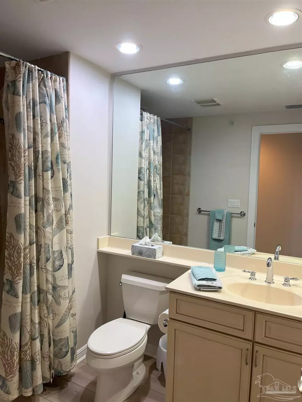 Bath - 645 Lost Key Dr #604, Pensacola, FL 32507 photo 2 of 7