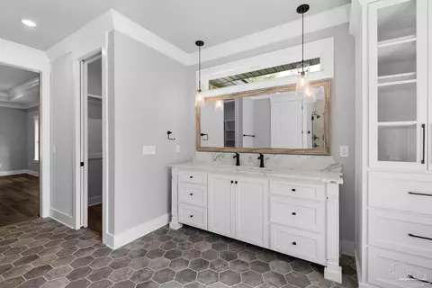 Bath - 5221 Hamilton Ln, Pace, FL 32571 photo 3 of 6