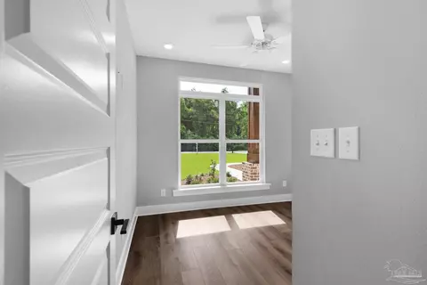 Entry Way - 5221 Hamilton Ln, Pace, FL 32571 photo 6 of 7