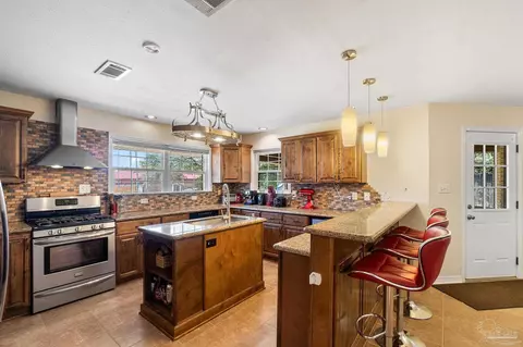 5914 Montgomery Ave, Pensacola, FL 32526