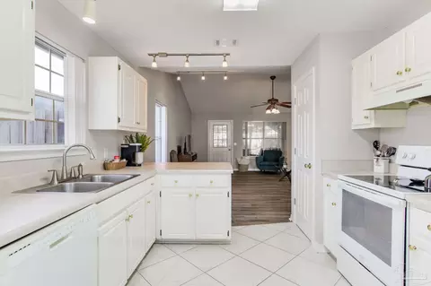 3883 Sun Valley Ct, Milton, FL 32583 photo 7