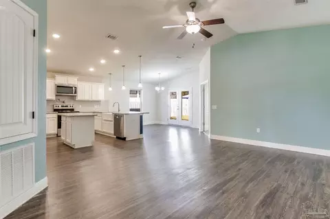 Living - 5197 Peach Dr, Pace, FL 32571 photo 2 of 5