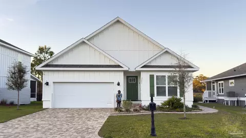 525 Lost Key Dr, Pensacola, FL 32507
