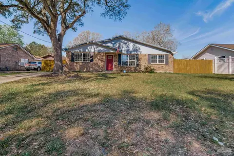 5705 Ventura Ln, Pensacola, FL 32526