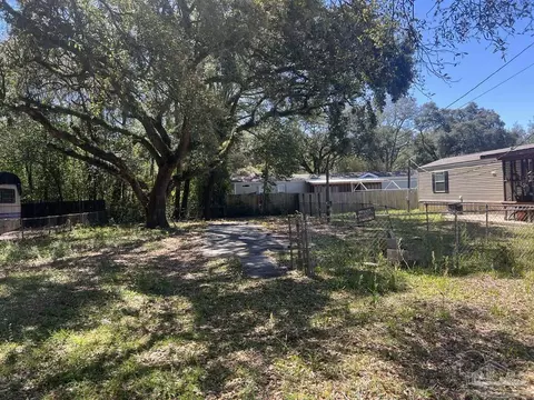 2467 Buckingham Rd, Pensacola, FL 32526