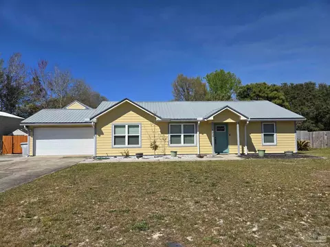 8808 Waynell Ct, Navarre, FL 32566