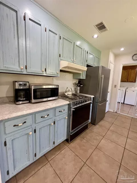 Kitchen - 3522 Sweet Bay Dr, Pace, FL 32571 photo 2 of 6