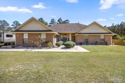9863 Nichols Lake Rd, Milton, FL 32583