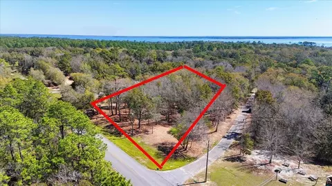 1800 Garcon Point Rd, Milton, FL 32583