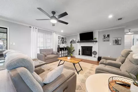 7010 Clydesdale Dr, Pensacola, FL 32506