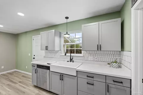 Kitchen - 3985 Whitehall Dr, Pace, FL 32571 photo 4 of 5