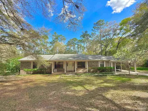 185 Deerfoot Ln, Cantonment, FL 32533