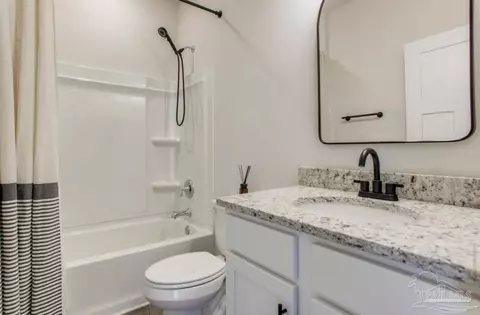 Bath - 2687 Ten Mile Rd, Pace, FL 32571 photo 4 of 5