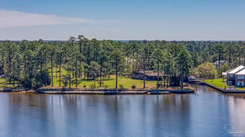 8120 Blackwater Dr, Milton, FL 32583