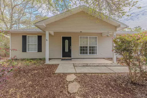 7216 Par Ln, Milton, FL 32570