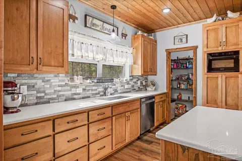 Kitchen - 3351 Velor Rd, Mcdavid, FL 32568 photo 3 of 5