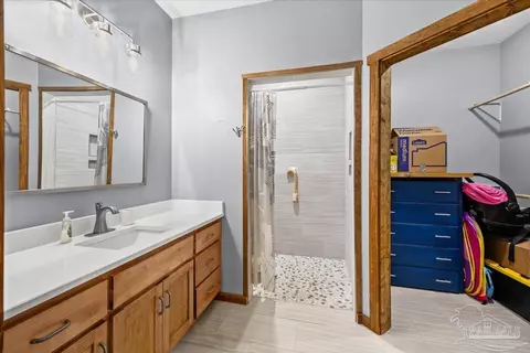 Bath - 3351 Velor Rd, Mcdavid, FL 32568 photo 4 of 7