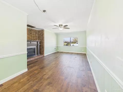 Living - 13300 Hwy 89, Jay, FL 32565 photo 3 of 4
