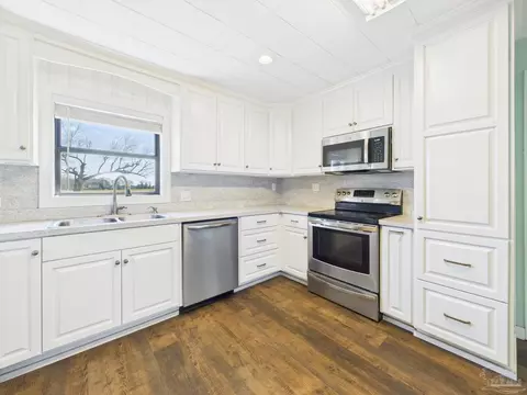 Kitchen - 13300 Hwy 89, Jay, FL 32565 photo 3 of 3