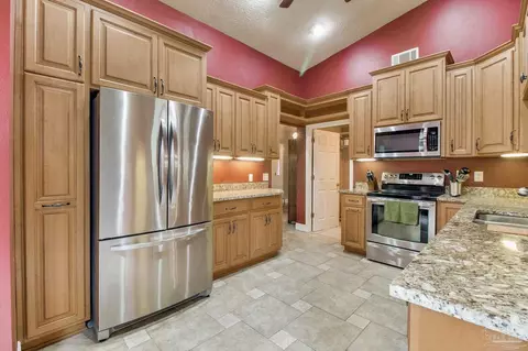 Kitchen - 4927 Pattock Pl, Pace, FL 32571 photo 5 of 6