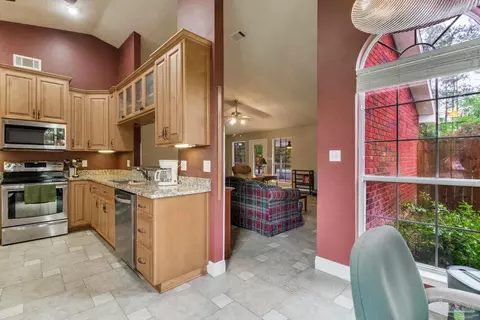 Entry Way - 4927 Pattock Pl, Pace, FL 32571 photo 4 of 4