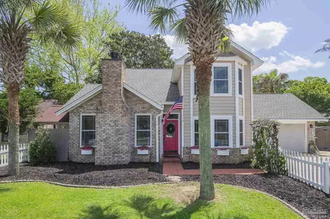 7651 Old Hickory Dr, Pensacola, FL 32507