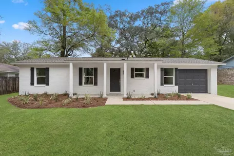 6611 Wonderlake Rd, Pensacola, FL 32526